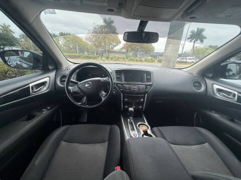2017 Nissan Pathfinder SV