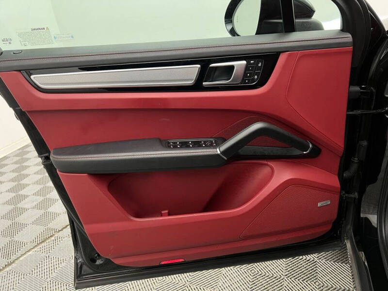 2023 Porsche Cayenne Coupe Platinum Edition