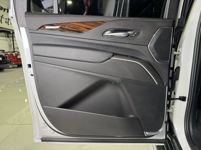 2024 Cadillac Escalade ESV Luxury