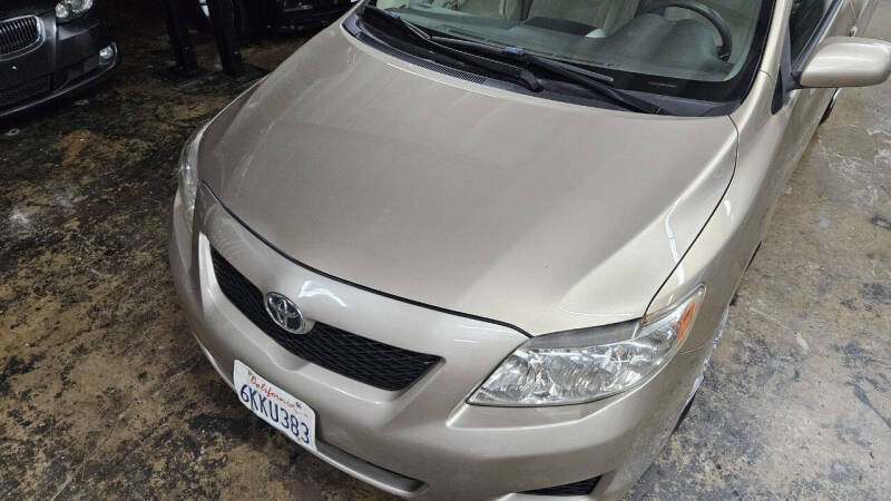 2010 Toyota Corolla LE photo 15