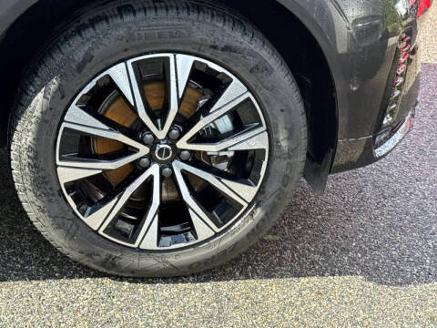 2025 Volvo XC60 B5 Plus Dark Theme