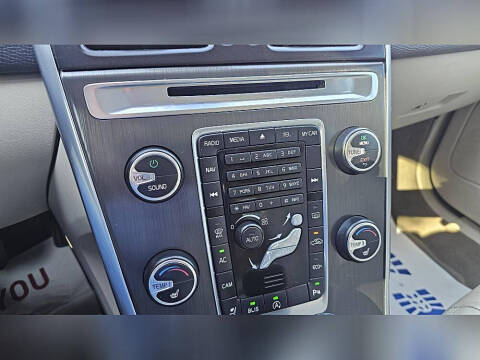 2015 Volvo XC60 T5 Drive-E Platinum