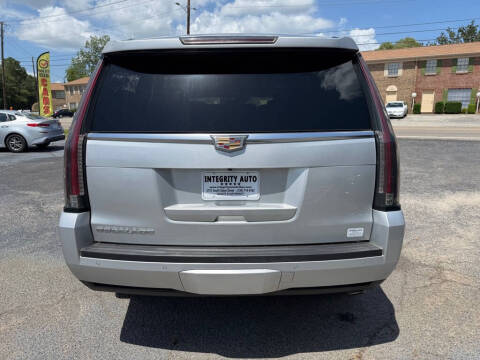 2016 Cadillac Escalade Luxury Collection