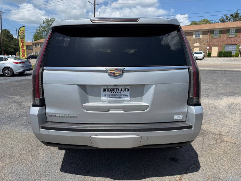 2016 Cadillac Escalade Luxury Collection