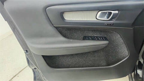 2024 Volvo XC40 B5 Plus Dark Theme