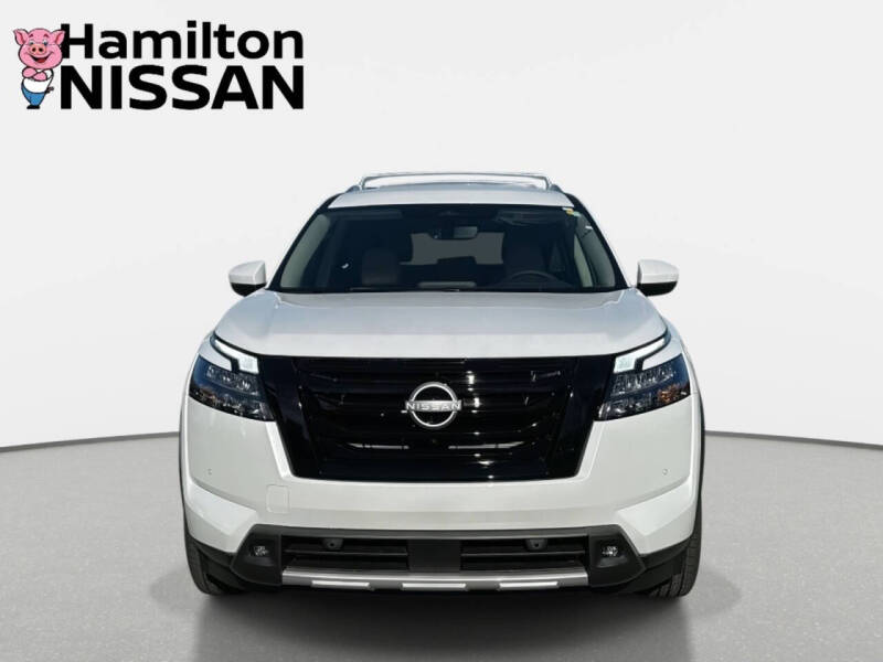 2025 Nissan Pathfinder SL