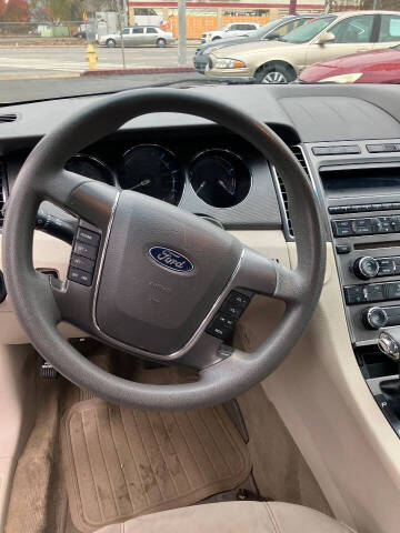 2011 Ford Taurus SE