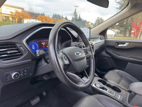 2020 Ford Escape Titanium