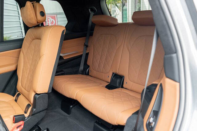 2023 BMW X7 39