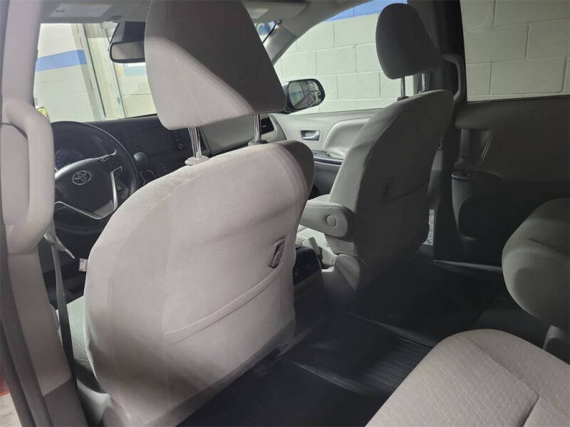 2019 Toyota Sienna LE 7-Passenger