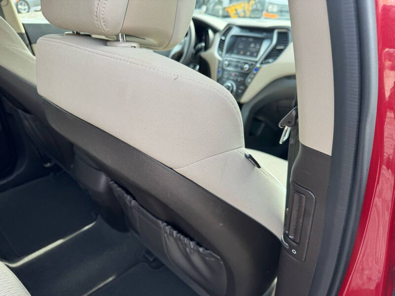 2017 Hyundai Santa Fe SE