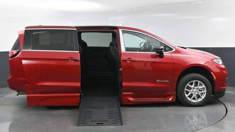 2025 Chrysler Pacifica Select - Photo 22