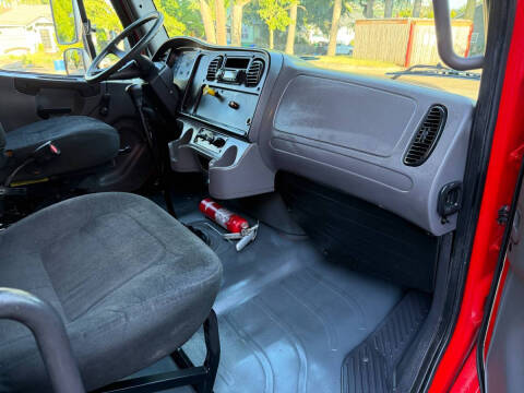 2004 Freightliner M2 106