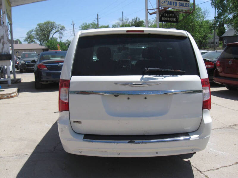 2013 Chrysler Town and Country Touring-L