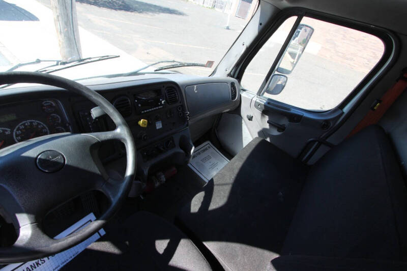 2015 Freightliner M2 106