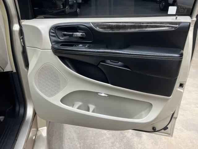 2014 Chrysler Town and Country Touring