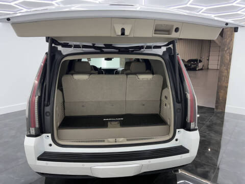 2017 Cadillac Escalade Luxury