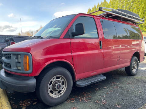2000 Chevrolet Express for sale at CLEAR CHOICE AUTOMOTIVE in Milwaukie OR
