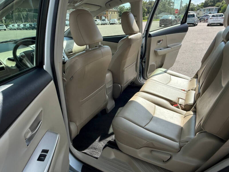 2013 Toyota Prius v Five