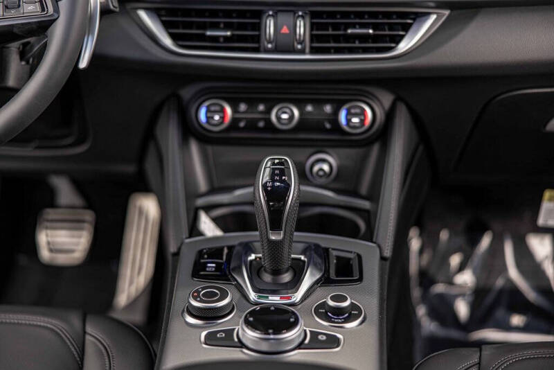 2025 Alfa Romeo Stelvio