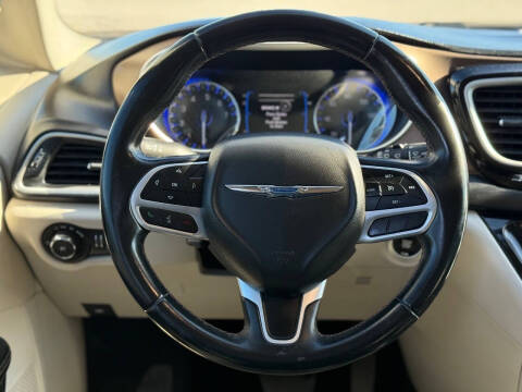 2017 Chrysler Pacifica Touring-L