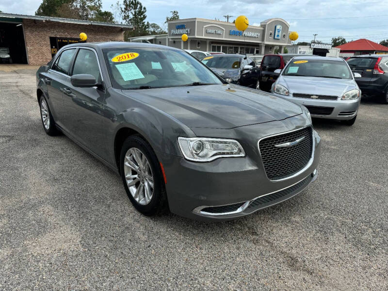 2018 Chrysler 300 Touring photo 2