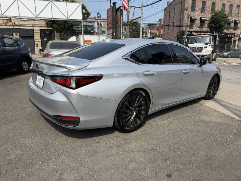 2019 Lexus ES 300h Luxury