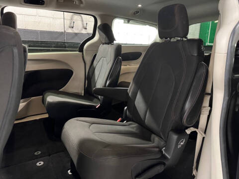2017 Chrysler Pacifica Touring