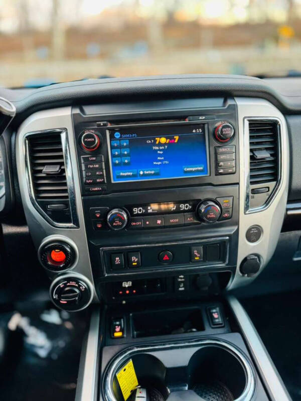 2017 Nissan Titan SV