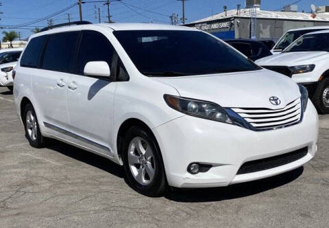 2017 Toyota Sienna LE 7-Passenger Auto Access Seat