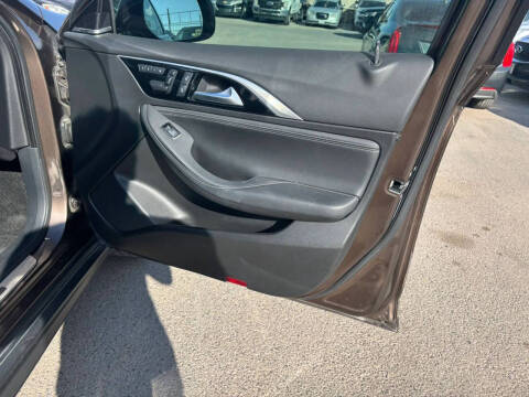 2017 Infiniti QX30 Premium