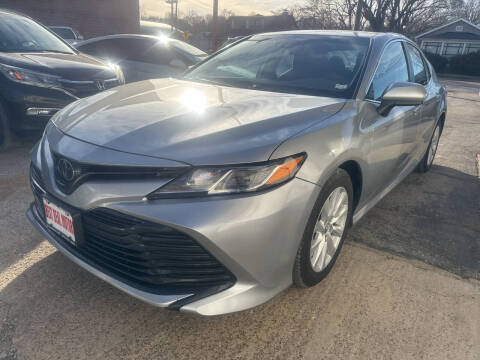 2020 Toyota Camry for sale at Best Deal Motors in Saint Charles MO