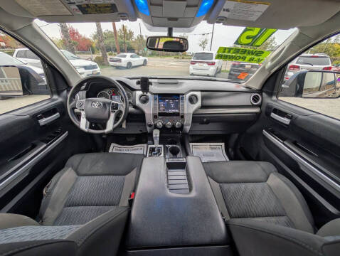 2015 Toyota Tundra SR5