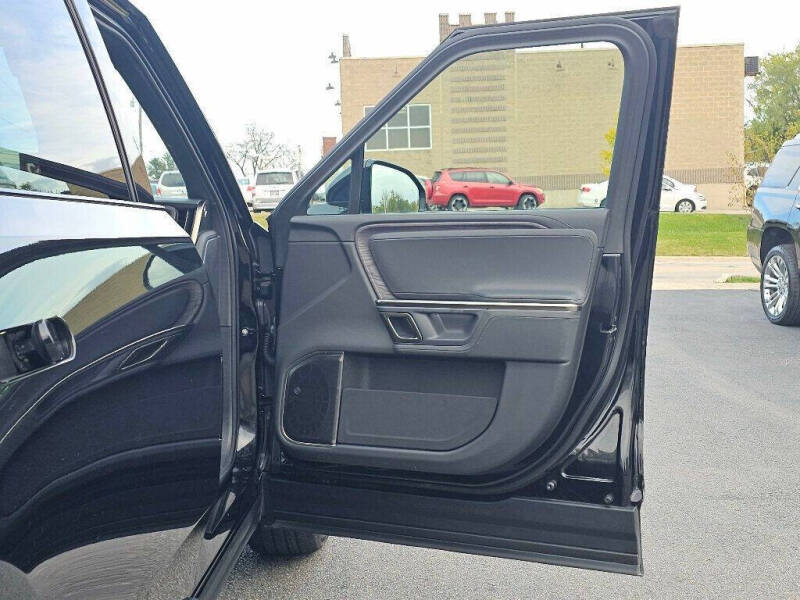 2023 Rivian R1S Adventure