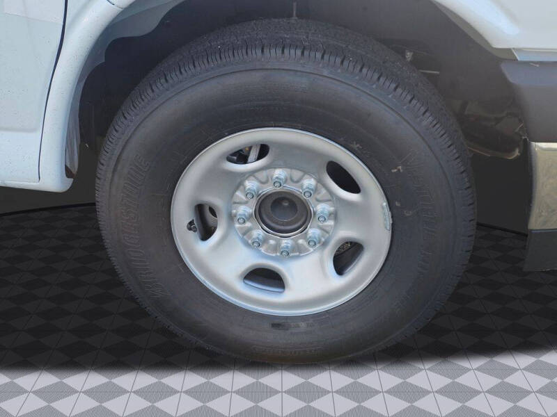 2025 Chevrolet Express 2500