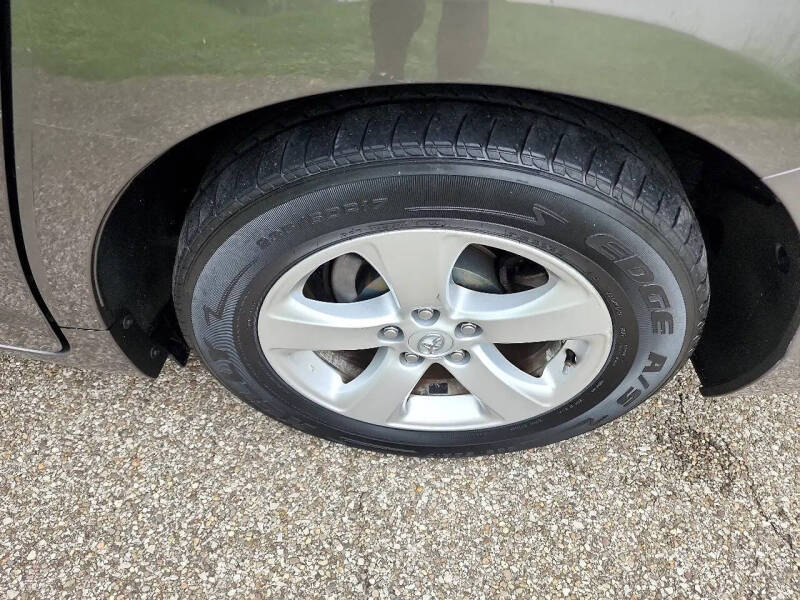 2014 Toyota Sienna LE 7-Passenger Auto Access Seat