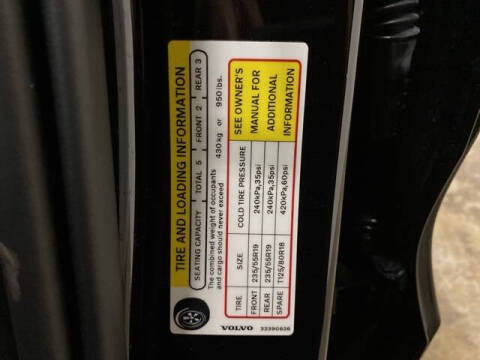 2025 Volvo XC60 B5 Plus Dark Theme