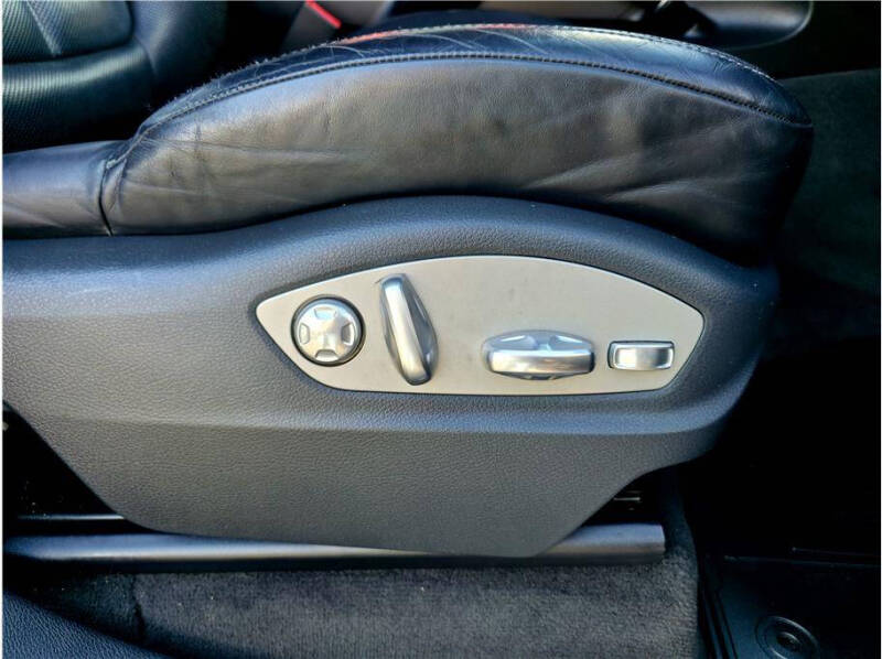 2017 Porsche Cayenne Platinum Edition