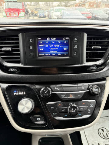 2017 Chrysler Pacifica Touring-L