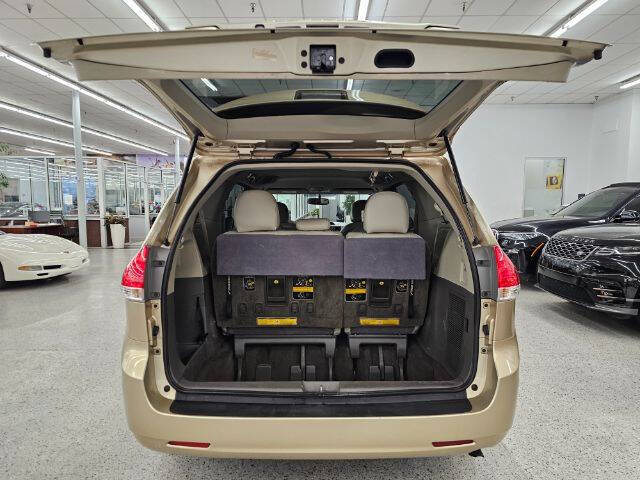 2014 Toyota Sienna LE 8-Passenger