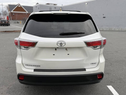 2016 Toyota Highlander LE