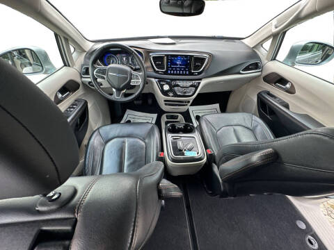 2017 Chrysler Pacifica Touring-L Plus