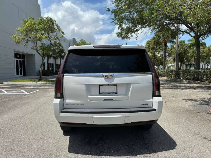 2017 Cadillac Escalade Standard