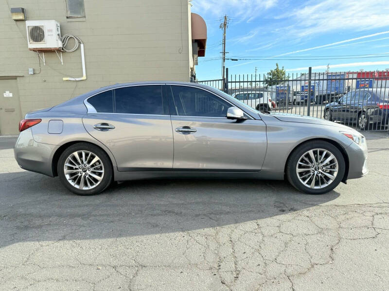 2019 INFINITI Q50 LUXE photo 5