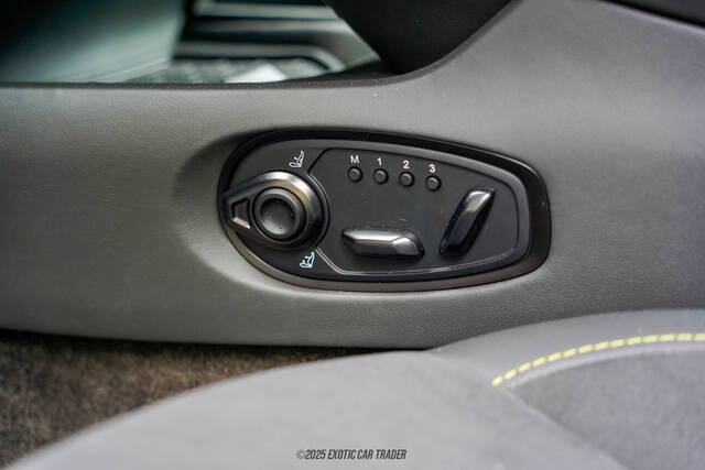 2025 Aston Martin DB12 V8