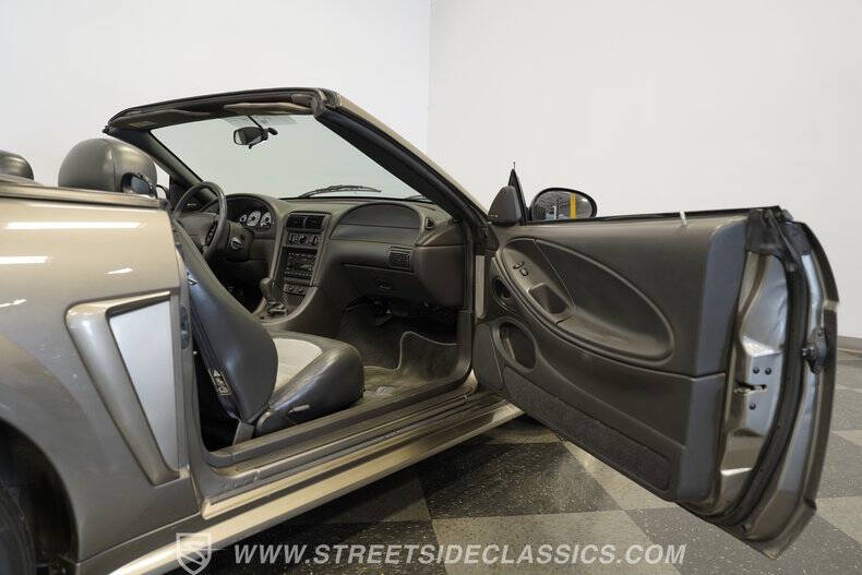 2001 Ford Mustang SVT Cobra