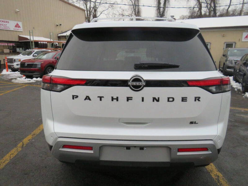 2025 Nissan Pathfinder SL