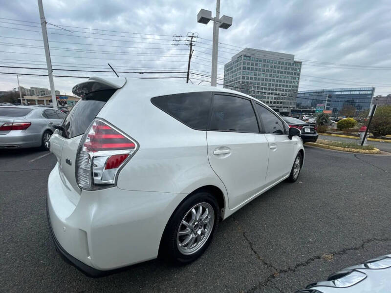 2017 Toyota Prius v