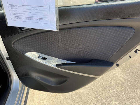 2013 Hyundai Accent SE