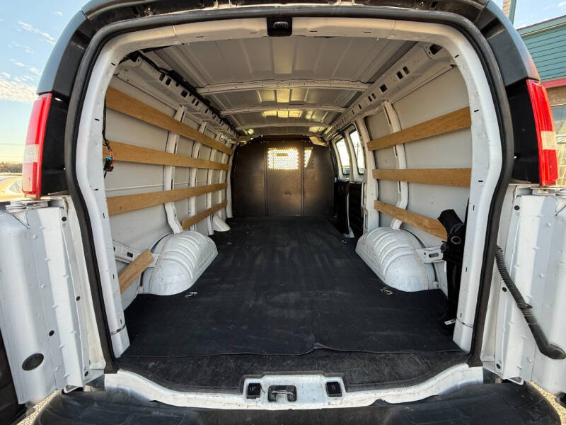 2022 Chevrolet Express 2500